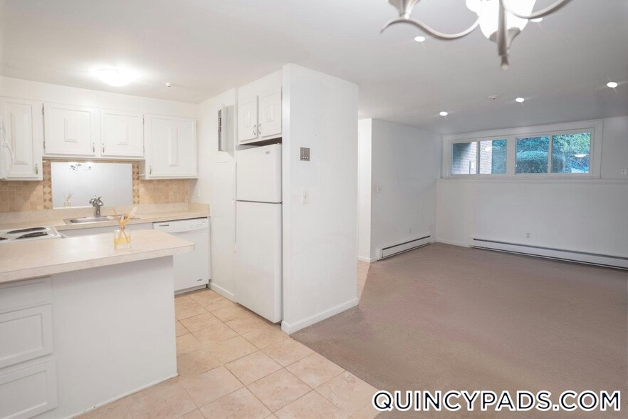 Building Photo - 38 Presidential Dr