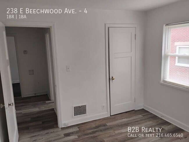Building Photo - 238 E Beechwood Ave