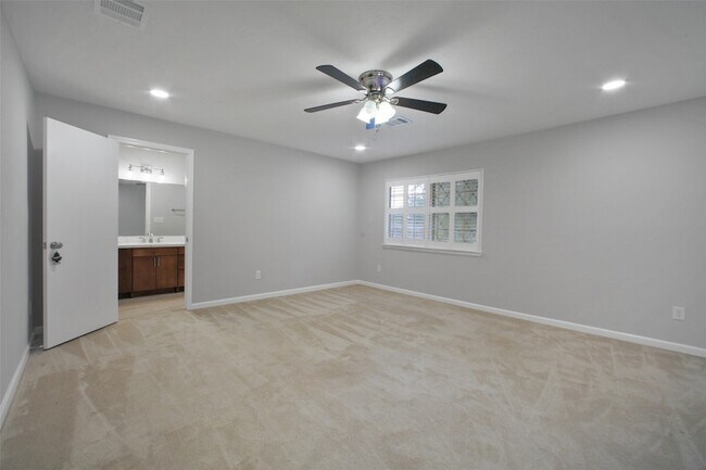 Building Photo - 15815 Baytree Dr