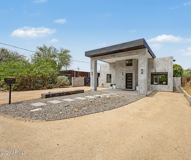 Building Photo - 2312 E Curnow Dr