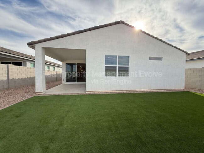 Building Photo - 2484 Fortana Dr