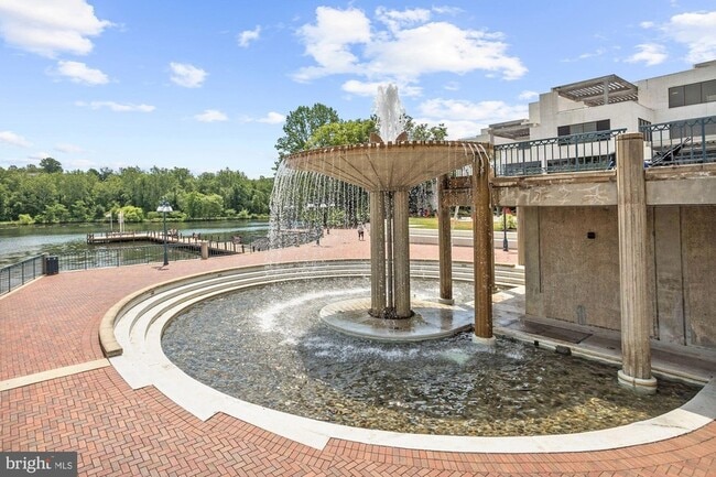 Building Photo - 10706 Symphony Way