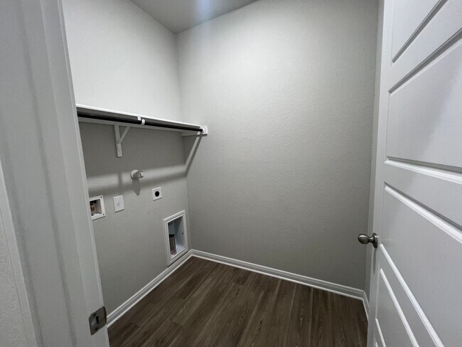 Building Photo - Beautiful 3/2 Single Story Home in Cibolo, TX