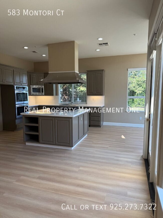 Building Photo - 583 Montori Ct