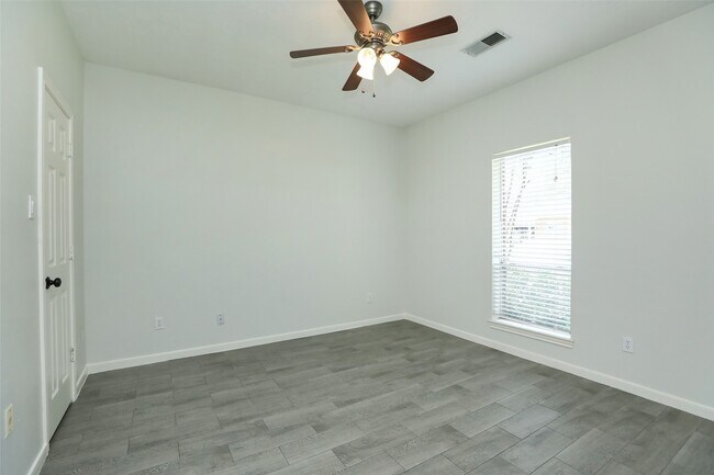 Building Photo - 24603 Haigshire Dr