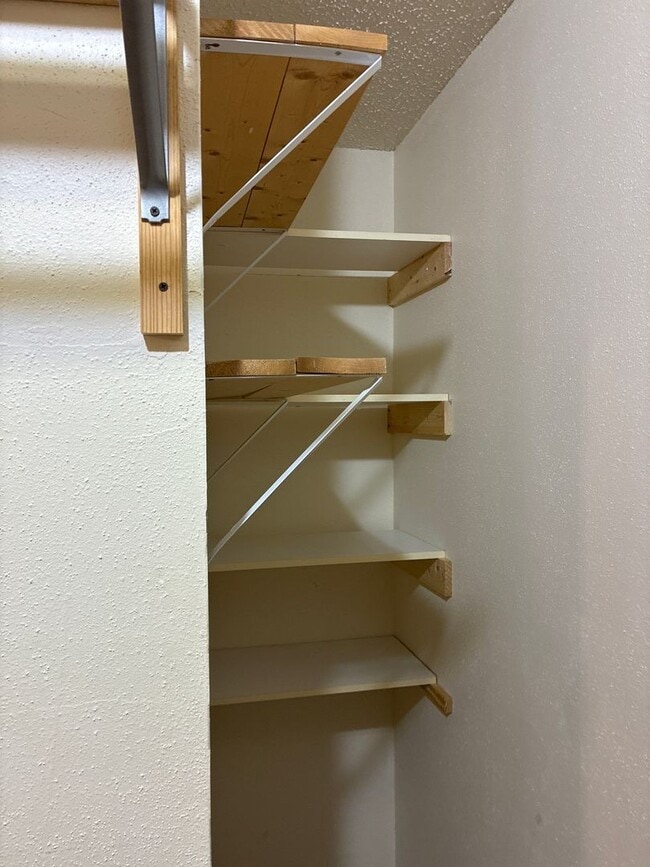 Building Photo - 1BR/1.5BA w/ Fireplace • Balcony • Pool Access in San Antonio