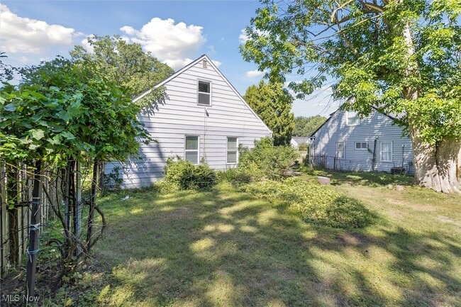 Building Photo - 443 Fairway Blvd