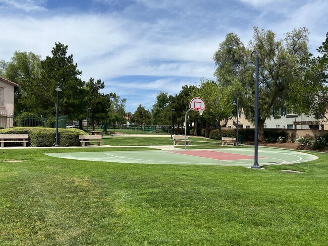 Building Photo - 3 bedroom, 2.5 bath Home for Rent in the Riverwalk