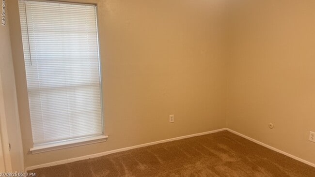 Building Photo - 421 Stonecreek Dr