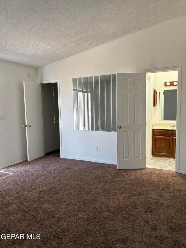 Building Photo - 10905 Highwood Way