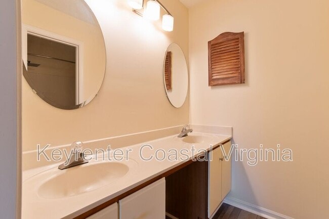 Building Photo - 922 Pocahontas Ct