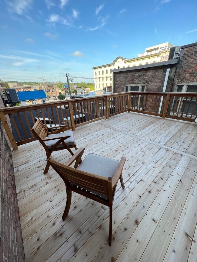 Building Photo - One Bedroom Downtown Lafayette - Fully Furnished