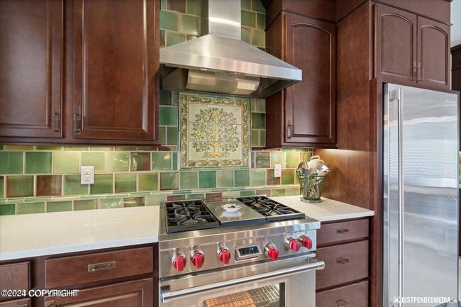 Building Photo - Amazing 4 Bed/4.5 Bath Palmer Home