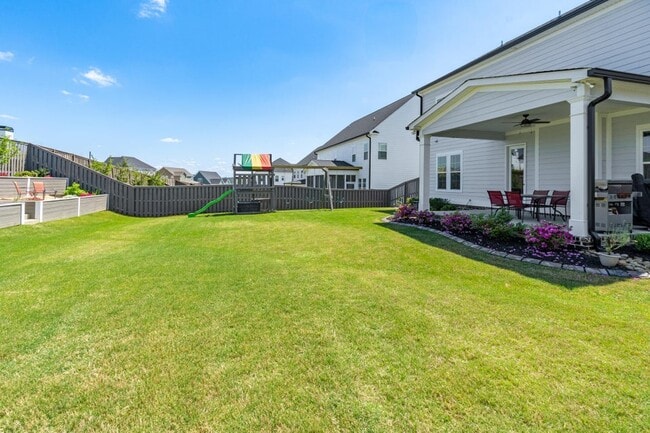 Building Photo - 3067 Rosewood Dr