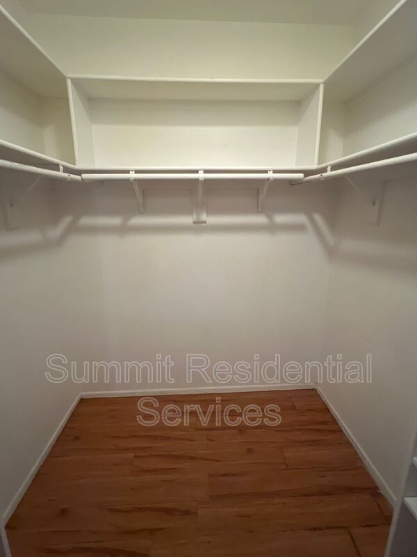 Building Photo - 1700 W Wood Bridge Ct