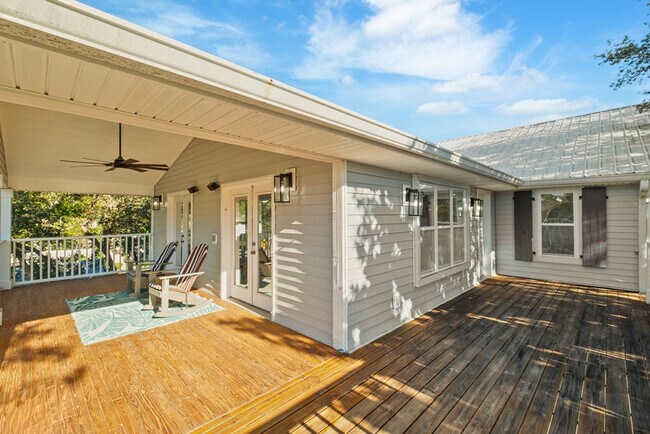 Building Photo - 383 Lakeview Dr