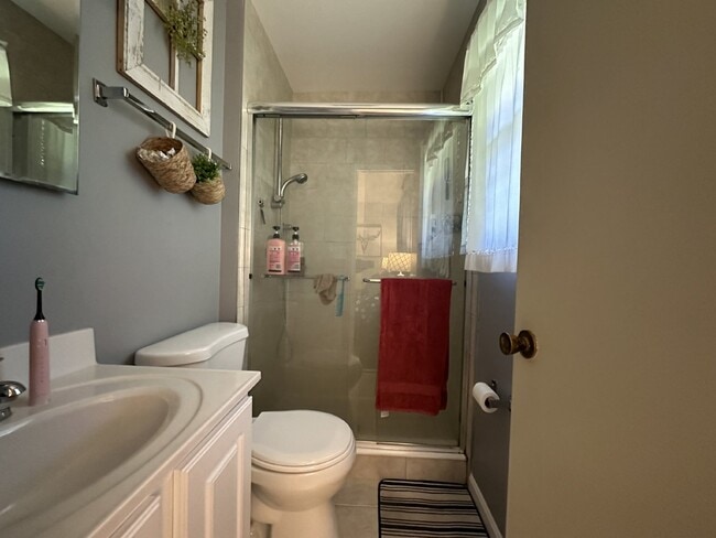 Building Photo - Bright Annandale Home with Screened Porch and Prime Access