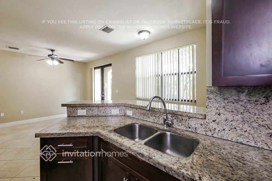 Building Photo - 3720 SW 69th Ave