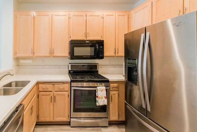 Building Photo - Beautiful 2 Bed, 2.5 Bath Two-Story Townhome in Belsera