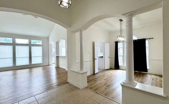 Building Photo - 7510 Golden Thistle Ln