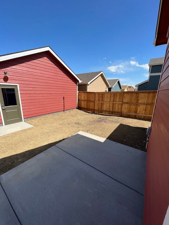 Building Photo - 2B/2B Berthoud Ranch Style Home Built with...