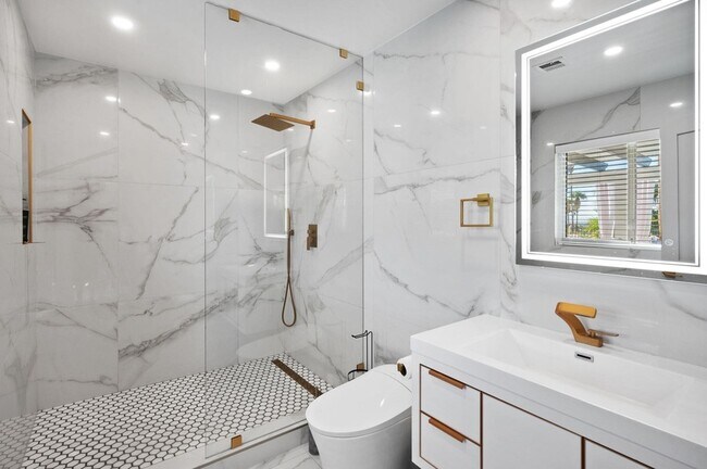 Building Photo - 2380 N Leonard Rd