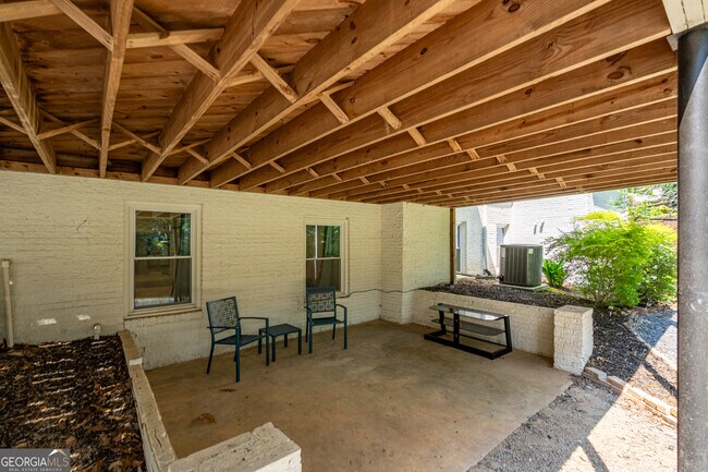 Building Photo - 2617 Caladium Dr NE