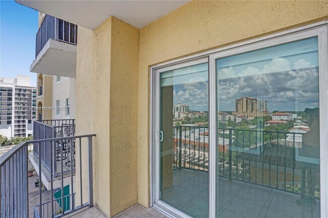 Building Photo - 1627 SW 37th Ave
