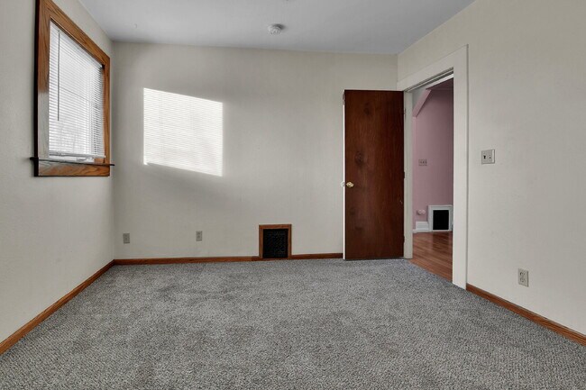 Building Photo - $2,900, 3-bed, 2 bath victorian home with a fenced yard and $300 off the first month's rent.