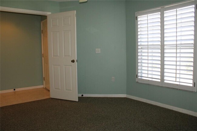 Building Photo - 1702 Fairway Trce