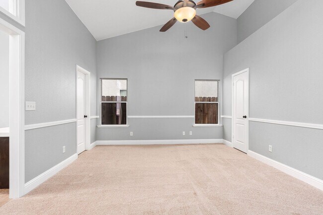 Building Photo - Gorgeous 3 bd. & 2 bath Home with a pool i...