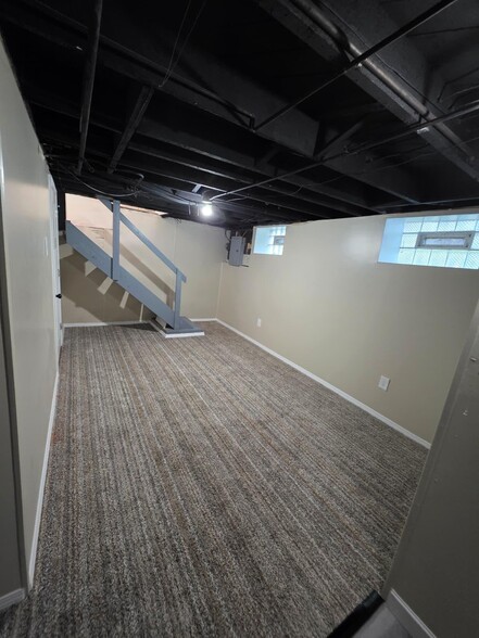 Building Photo - 2048 Rossmoor Rd