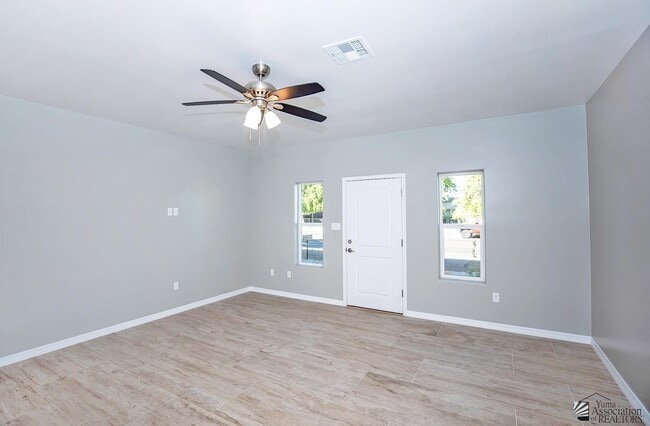 Building Photo - 643 S Orange Ave