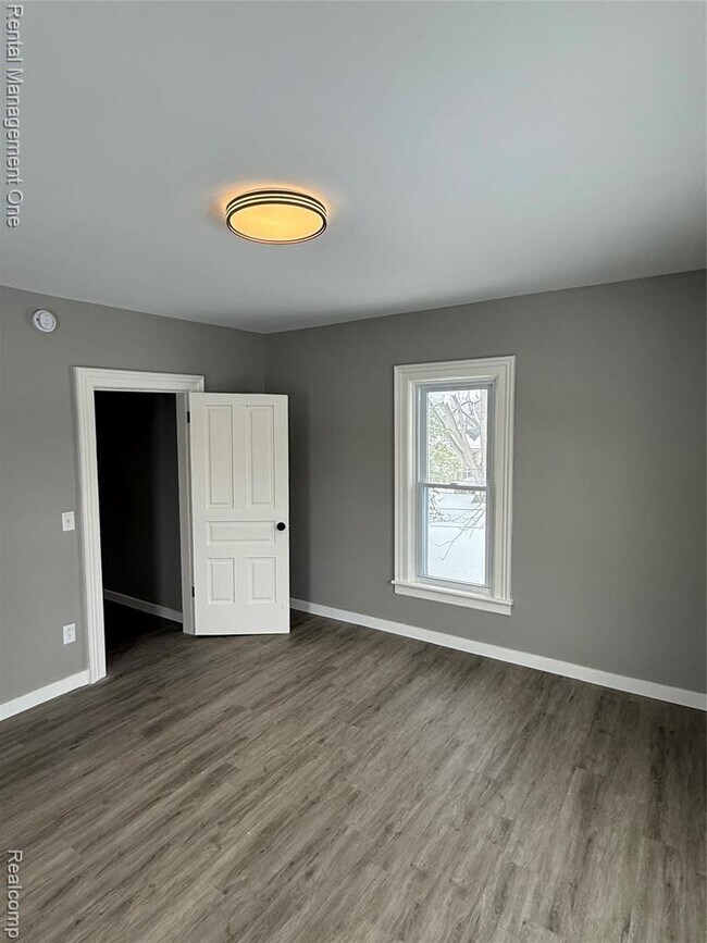 Building Photo - 276 E Chicago Blvd