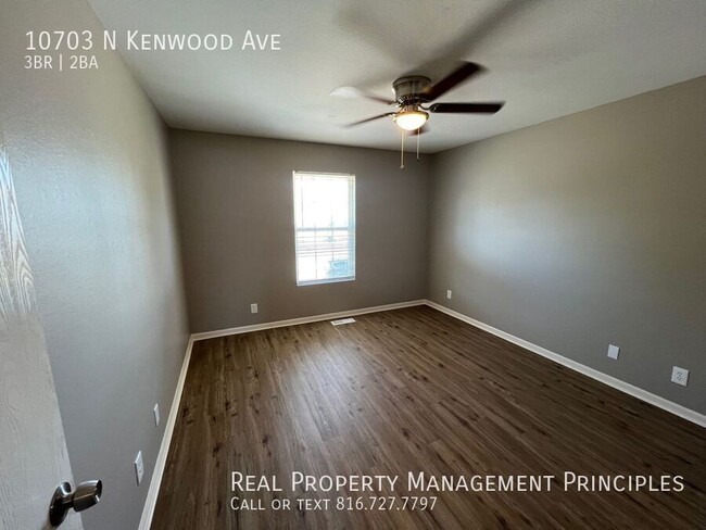 Building Photo - *MOVE-IN SPECIAL* Completely Remodeled, Sp...