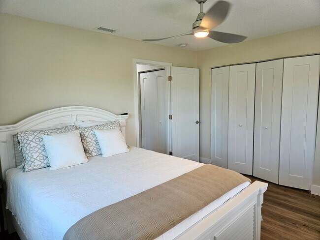 Building Photo - Annual Rental or 6+ month option - FURNISHED HEATED POOL HOME. Gorgeous 3 Bedroom, 3 Bath, 2 Car ...