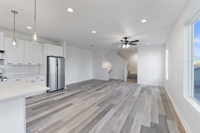 Building Photo - 3703 Nagle St