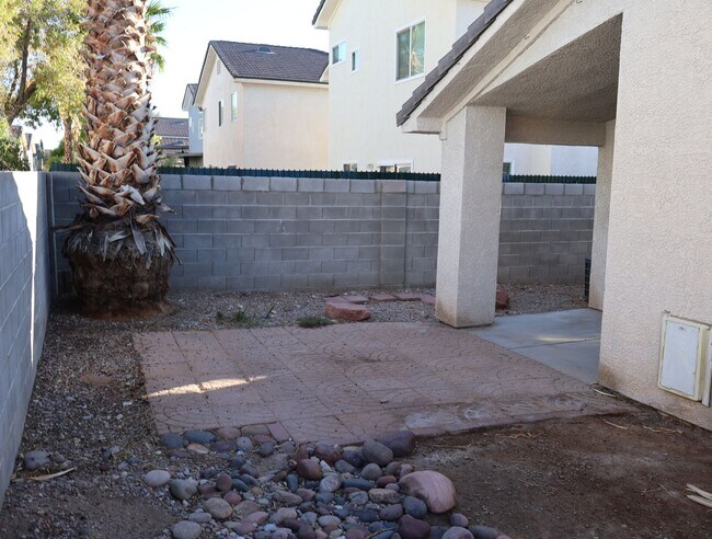 Building Photo - Single Story remodeled home