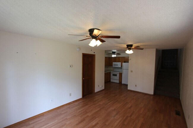 Building Photo - 2645 Valley View Dr