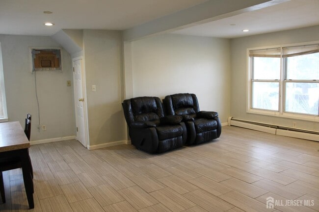 Building Photo - 899 Green St