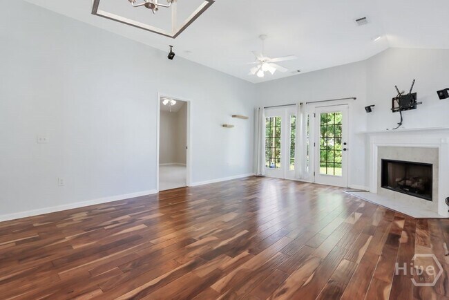 Building Photo - 120 Oak Ridge Cir