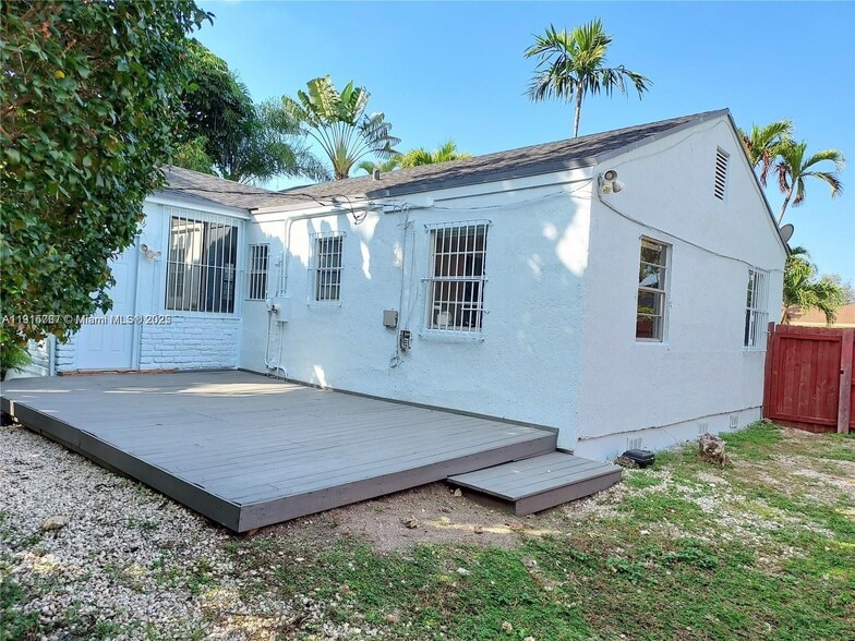 Building Photo - 5842 SW 60th St