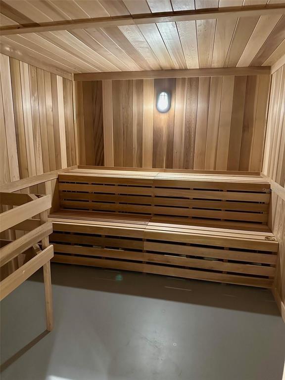 Building Photo - 12140 Wellen Golf St