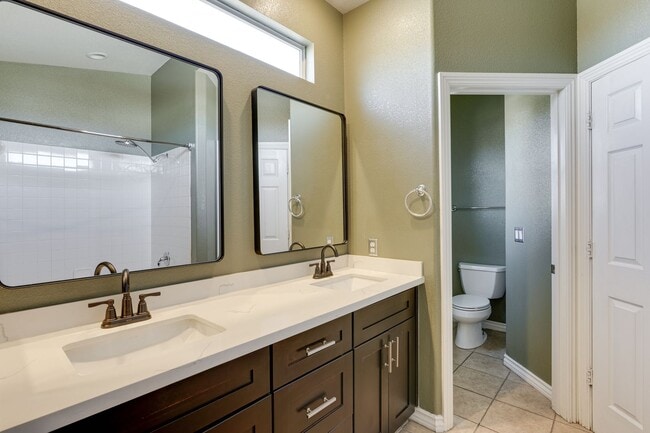 Building Photo - Upgraded Home in Lamplight Gated Community with Pool!