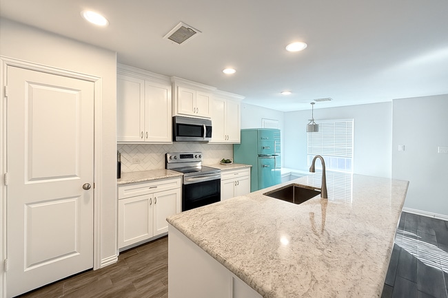 Building Photo - Charming 3-Bedroom Single-Story Home with ...