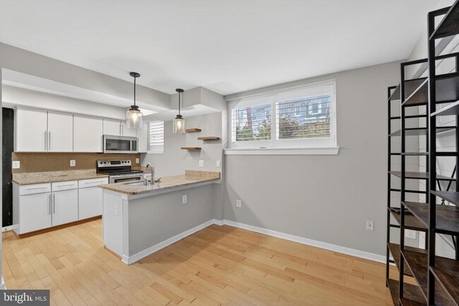 Building Photo - 420 16th St SE