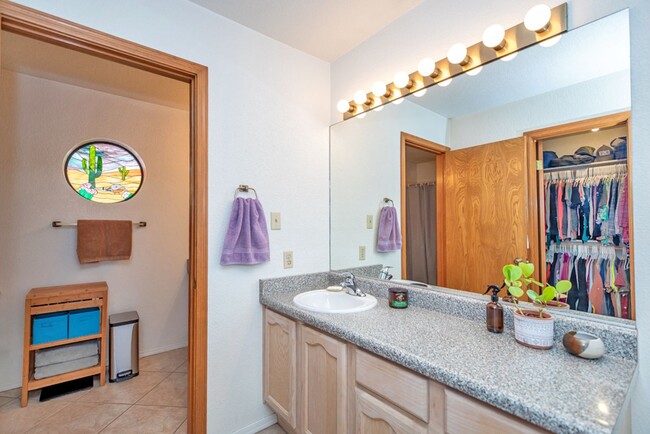Building Photo - Spacious 2-Bedroom Home with Room to Roam ...