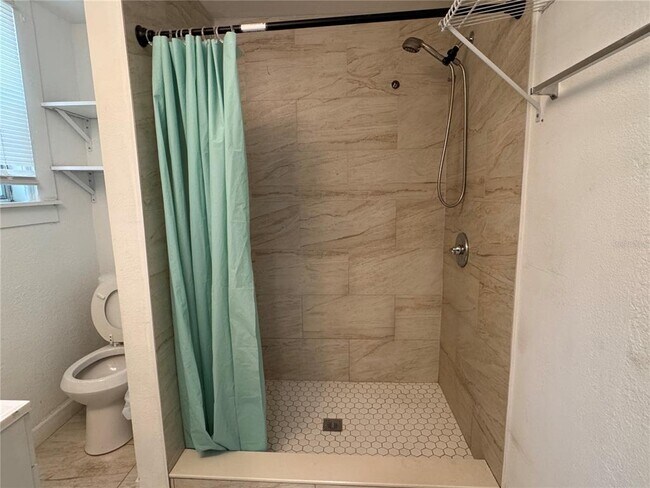 Building Photo - 1022 E 14th Ave