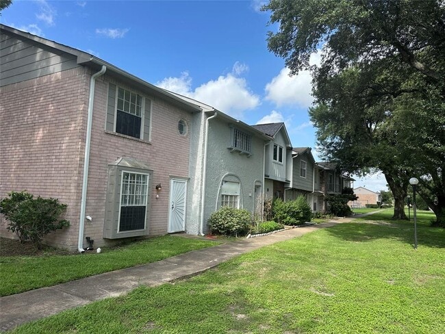 Building Photo - 12881 High Star Dr