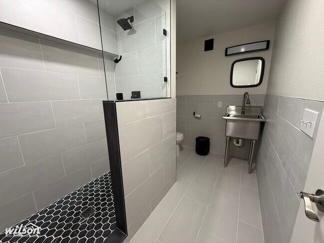 Building Photo - Remodeled 4bd/3ba Naches Home with Firepla...